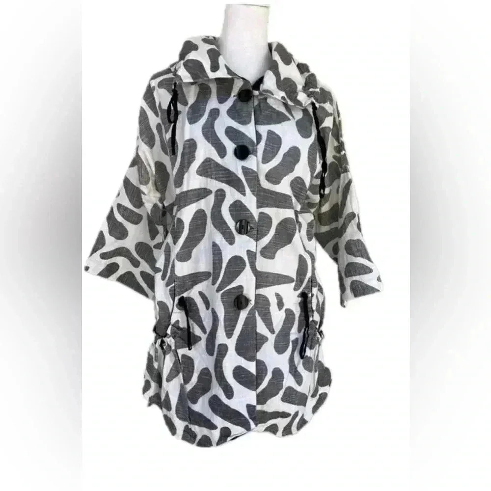 Parsley & Sage white and black elbow sleeve jacket M